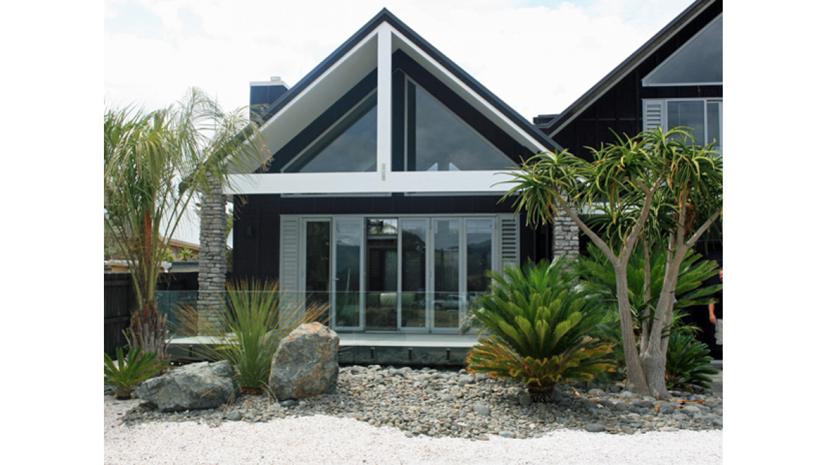 The deck balustrade works perfectly as an addition to this contemporary home.