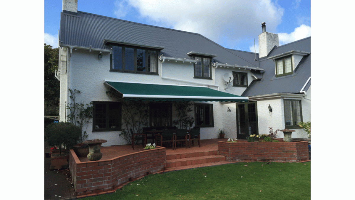 A Chapman Taylor architecturally designed home with a Felicia awning for the outdoor area.