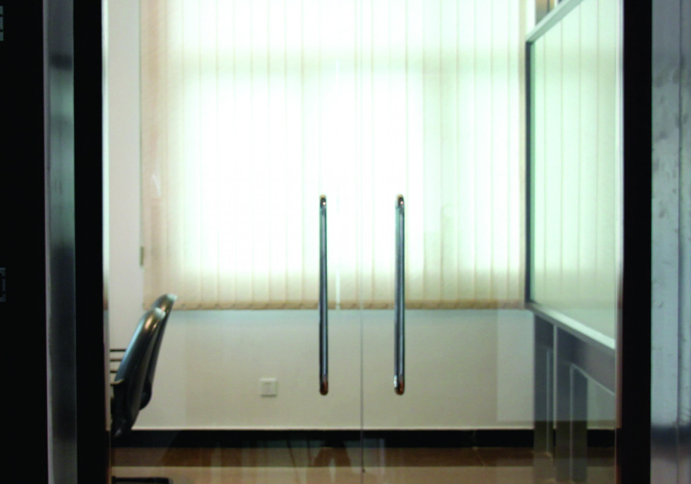 Metro Delivers New Innovation for Self-Closing Frameless Glass Doors