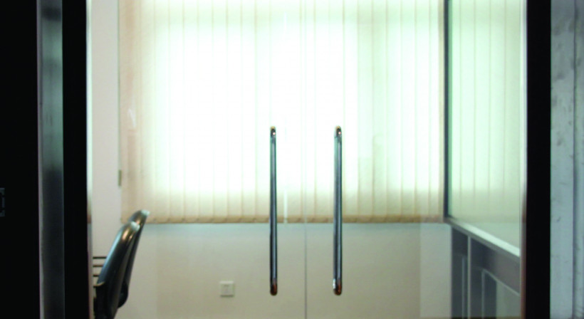 Metro Delivers New Innovation for Self-Closing Frameless Glass Doors