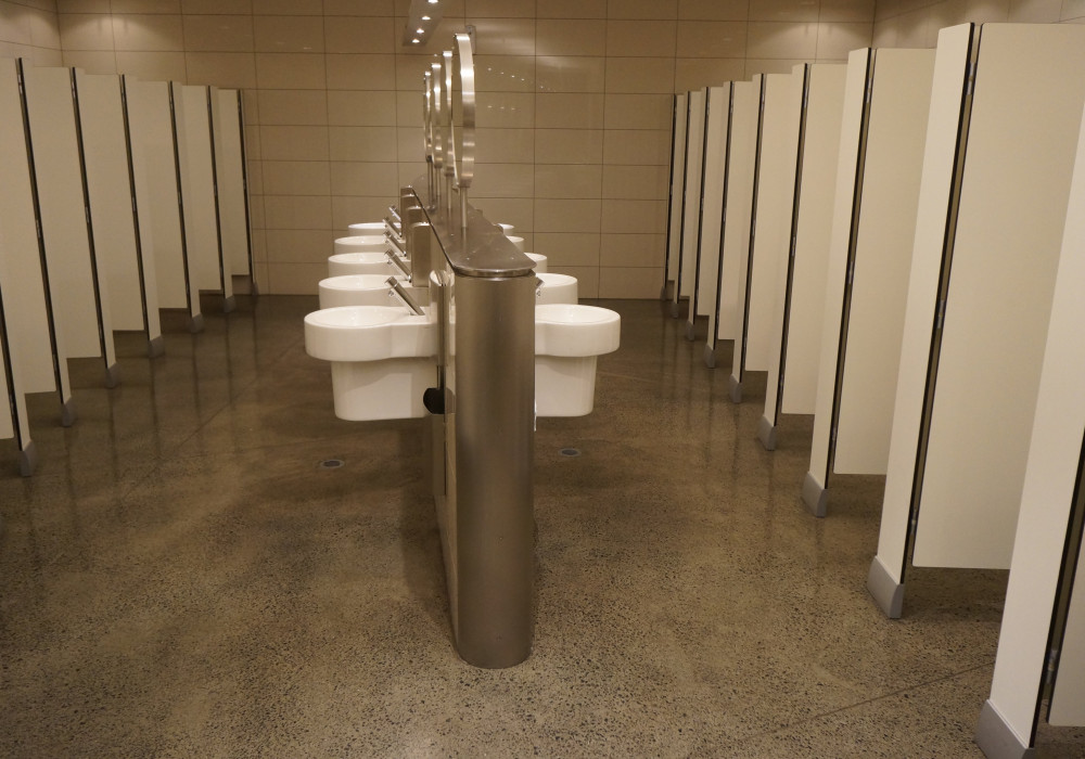 Hale Brings Elegant Toilet Partitioning System to Events Centre