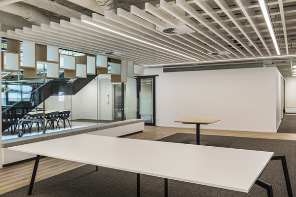 An Innovative Office for Fuji Xerox with Potter Interior Systems