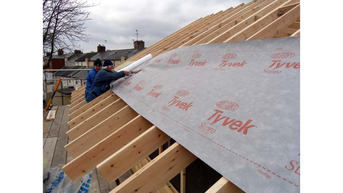 DuPont Tyvek Supro is suitable under most roof claddings including metal.