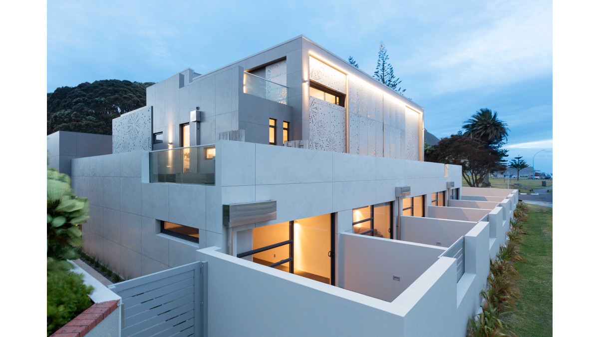 Mount Maunganui house featuring Laminam Blend Grigio and Oxide Perla.