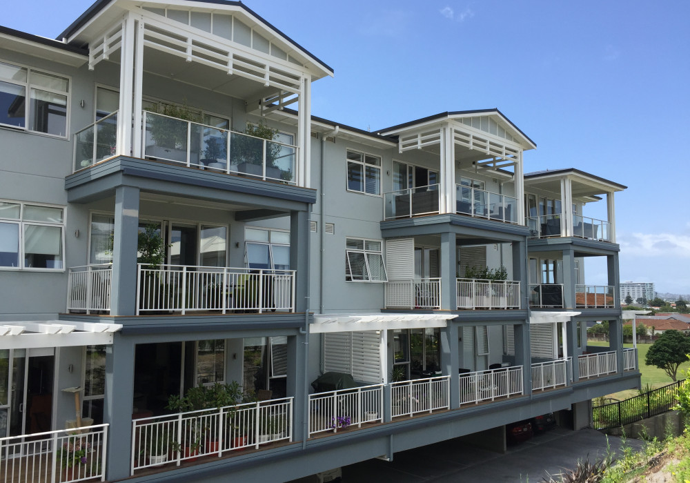 Resort Style Development Enhanced by Spectrum Balustrades and Louvres 