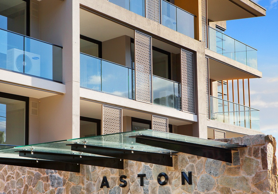 Compliance for Frameless Glass Balustrades with UNEX