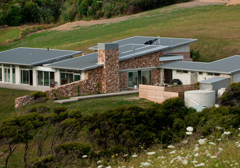 Waiheke Home Benefits from Low Key, Low Pitch Colorsteel Roof