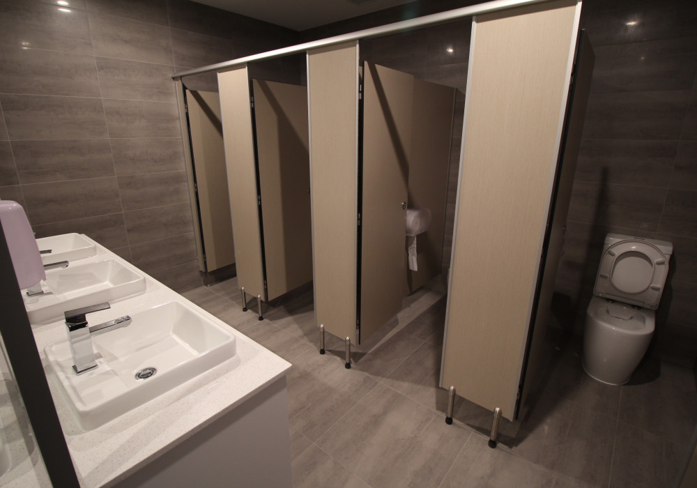 KerMac Supplies Cubicles and Wall Linings for New Waterfront Bar