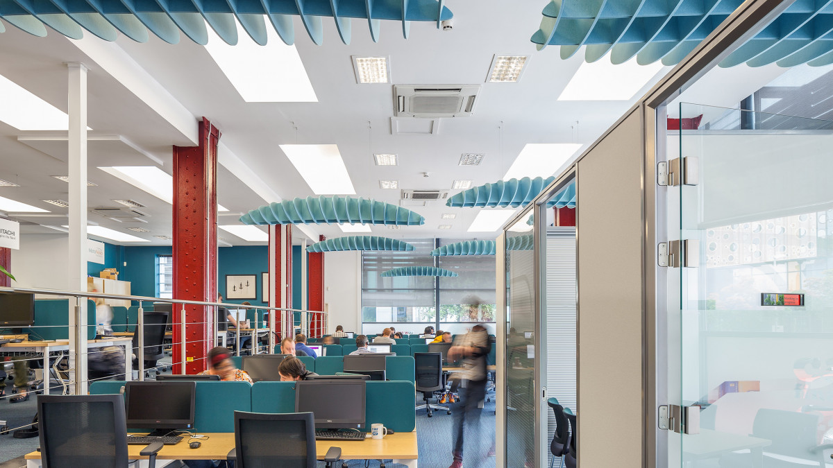 Autex Lattice and Quietspace Panel create acoustic balance for the busy Carfinance247 call centre.<br />
Photo: Gavin Stewart Architectural Photography.