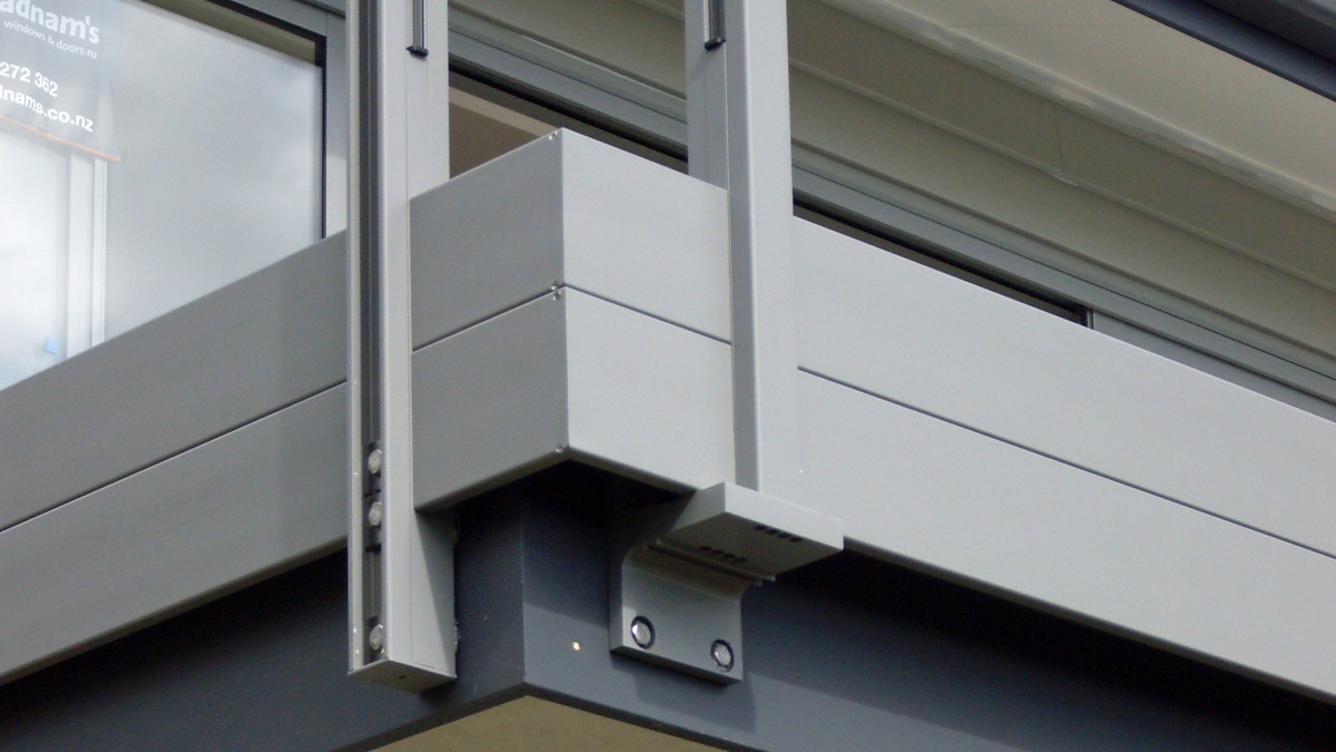 Solution 1: Aluminium slats hiding deck edge.