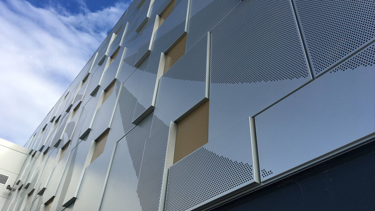 Ignispan Cladding Energy-Efficient Megafactory Uses Kingspan Insulated Panels – EBOSS