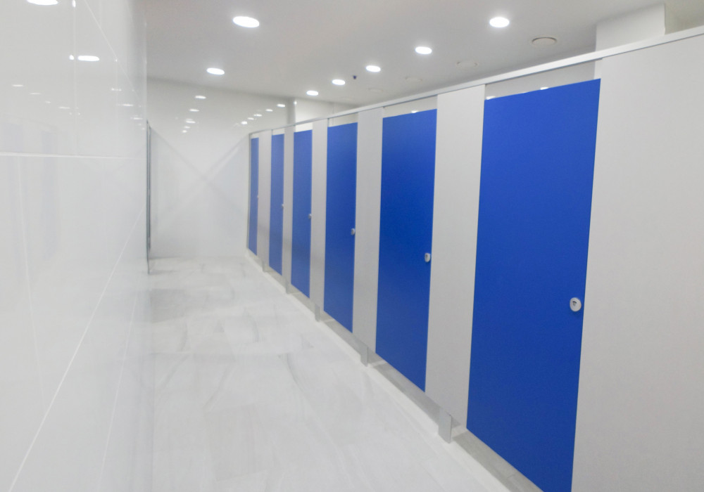 Quintrex 18 Partition System Specified for Sistema Plastics Offices