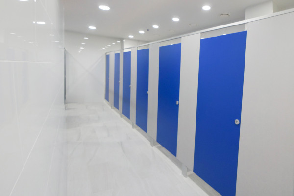 Quintrex 18 Partition System Specified for Sistema Plastics Offices