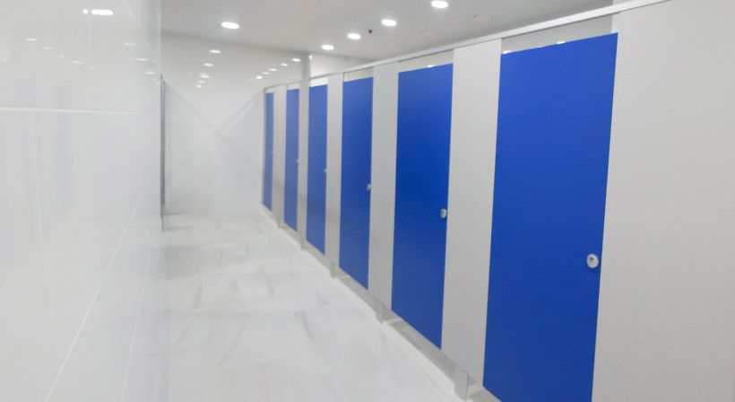 Quintrex 18 Partition System Specified for Sistema Plastics Offices