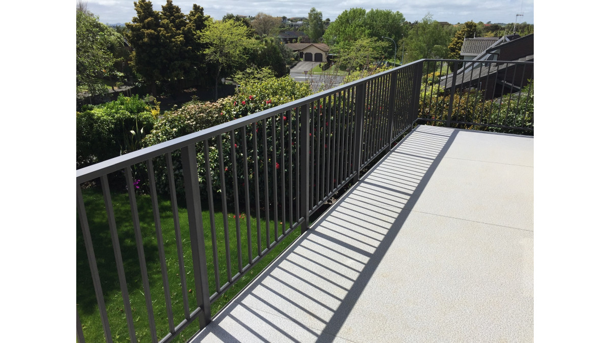 Settler balustrade on Castaway brackets.