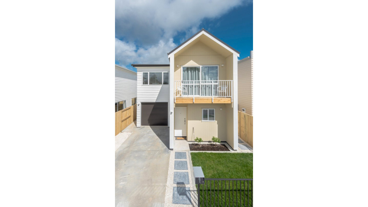 This tidy house looks great finished off with Settler balustrade.