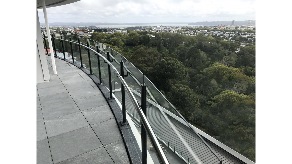 Stainless steel offset handrail on Clearview balustrade.
