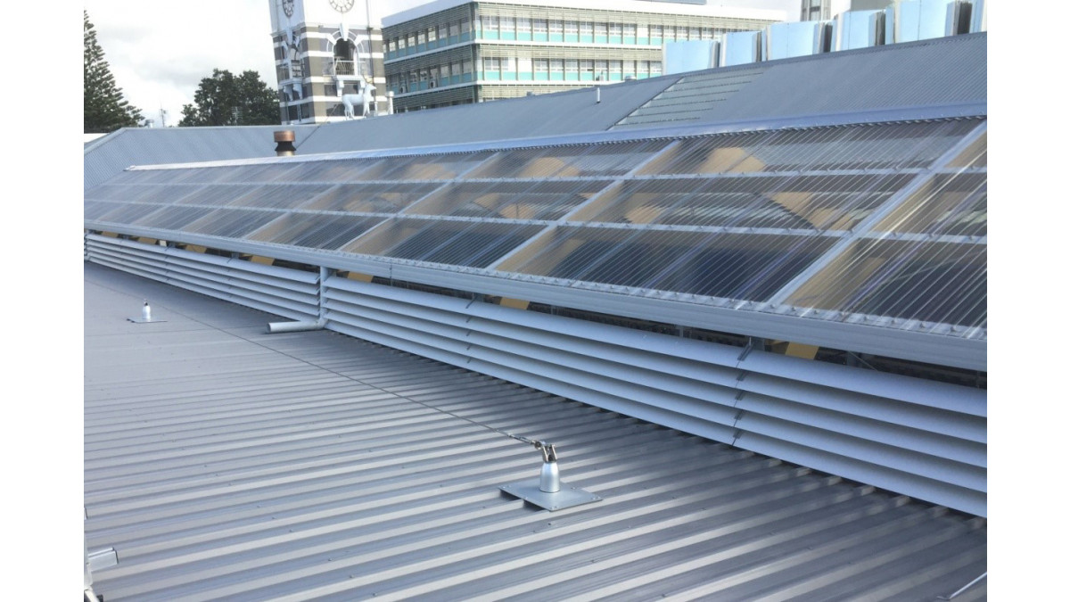 APL 150mm aluminium sun louvres were included in the courtyard roof system.