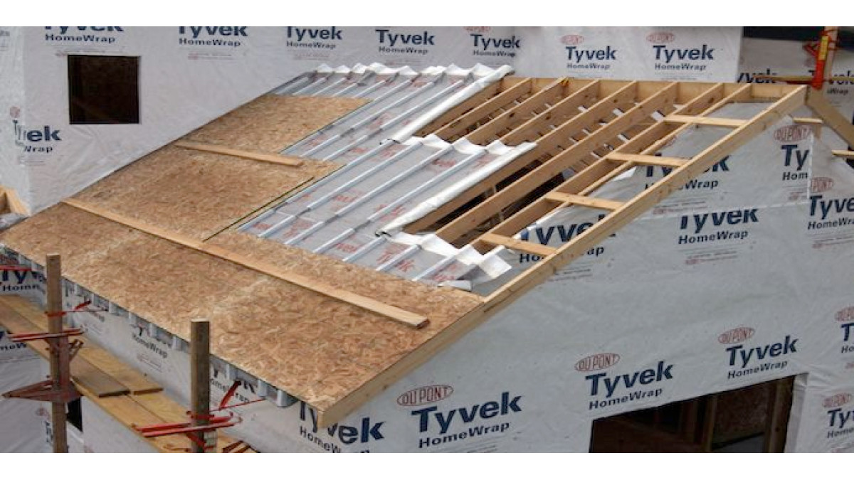 DuPont Tyvek Homewrap resists moisture and air, reducing the risk of condensation damage or mould growth.<br />
