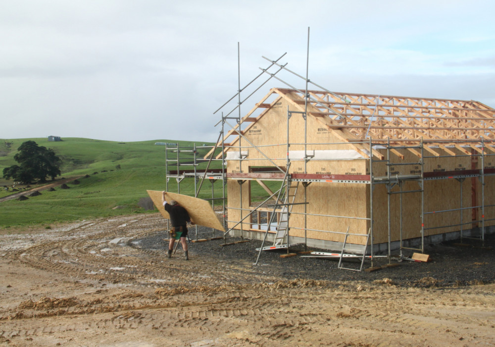 House in High Wind Zone Takes Advantage of the Bracing Elements of IBS OS'Brace RAP
