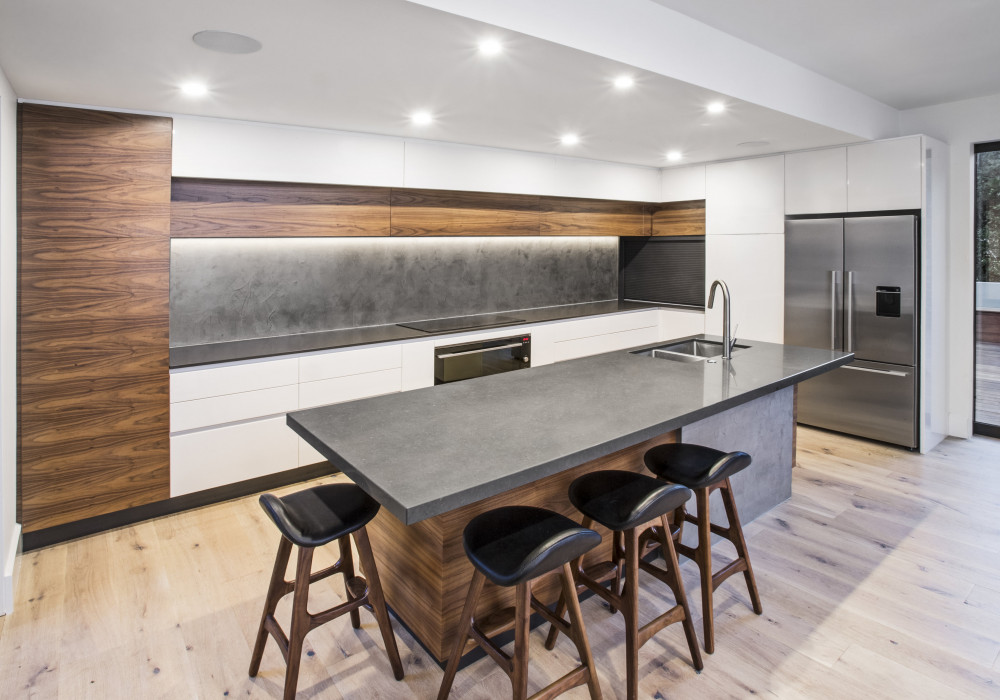 Dezignatek Thermoform and Prime Veneer Bring Balance to Award-Winning Kitchen