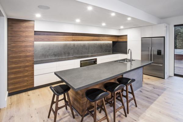 Dezignatek Thermoform and Prime Veneer Bring Balance to Award-Winning Kitchen