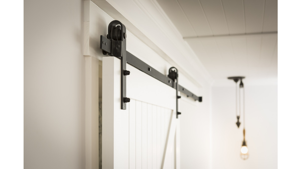 Brio Open Bar Rail 80 comes in two finishes, stainless steel and Matt Black (shown).