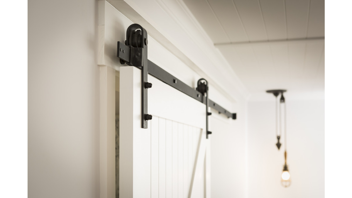 Brio Open Bar Rail 80 comes in two finishes, stainless steel and Matt Black (shown).