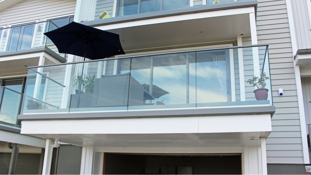 Juralco Edgetec Infinity Balustrade with Interlinking Top Rail system fitted.