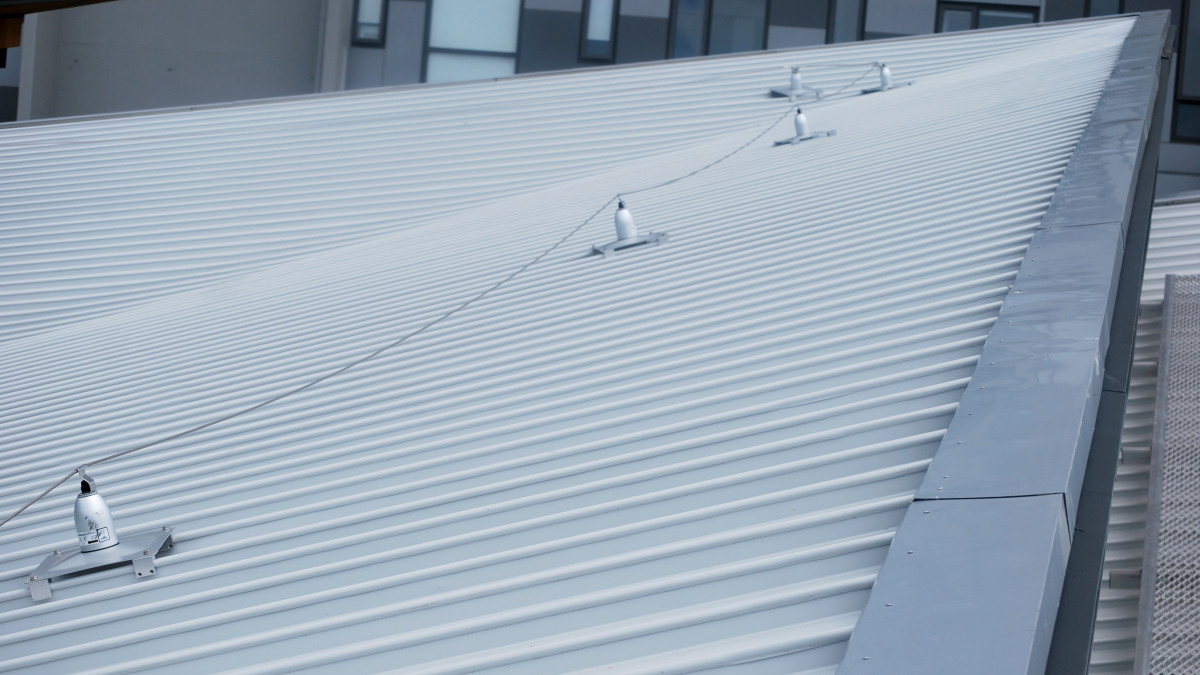 Kingzip architectural roof and Safepro2 fall protection system on Manukau Bus Interchange, Auckland, NZ.