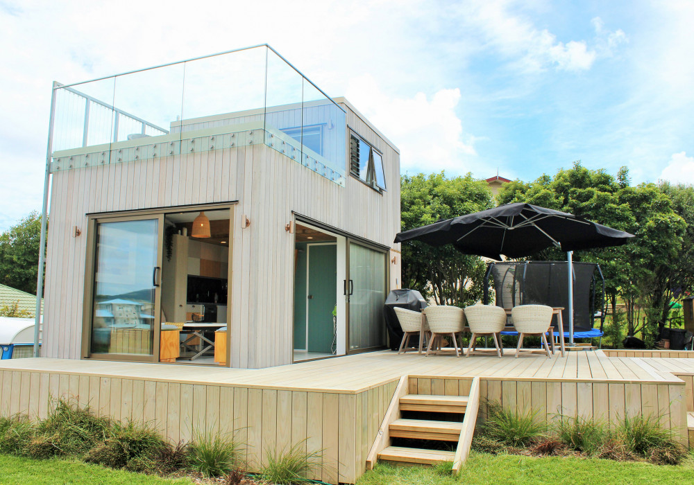 Rooftop Deck Maximises Space for Raglan Tiny House