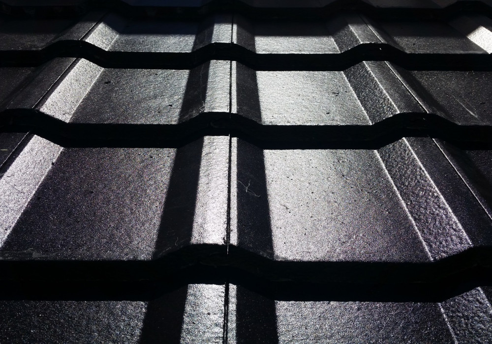 A Strong, Modern Concrete Tile for a Distinctive Roof
