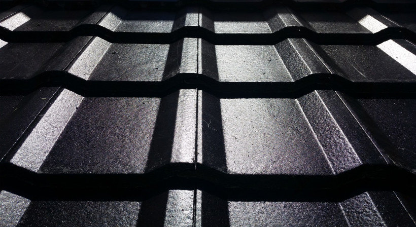A Strong, Modern Concrete Tile for a Distinctive Roof
