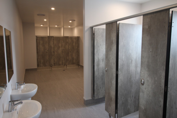 Robust Toilet Partitions for a Modern Factory