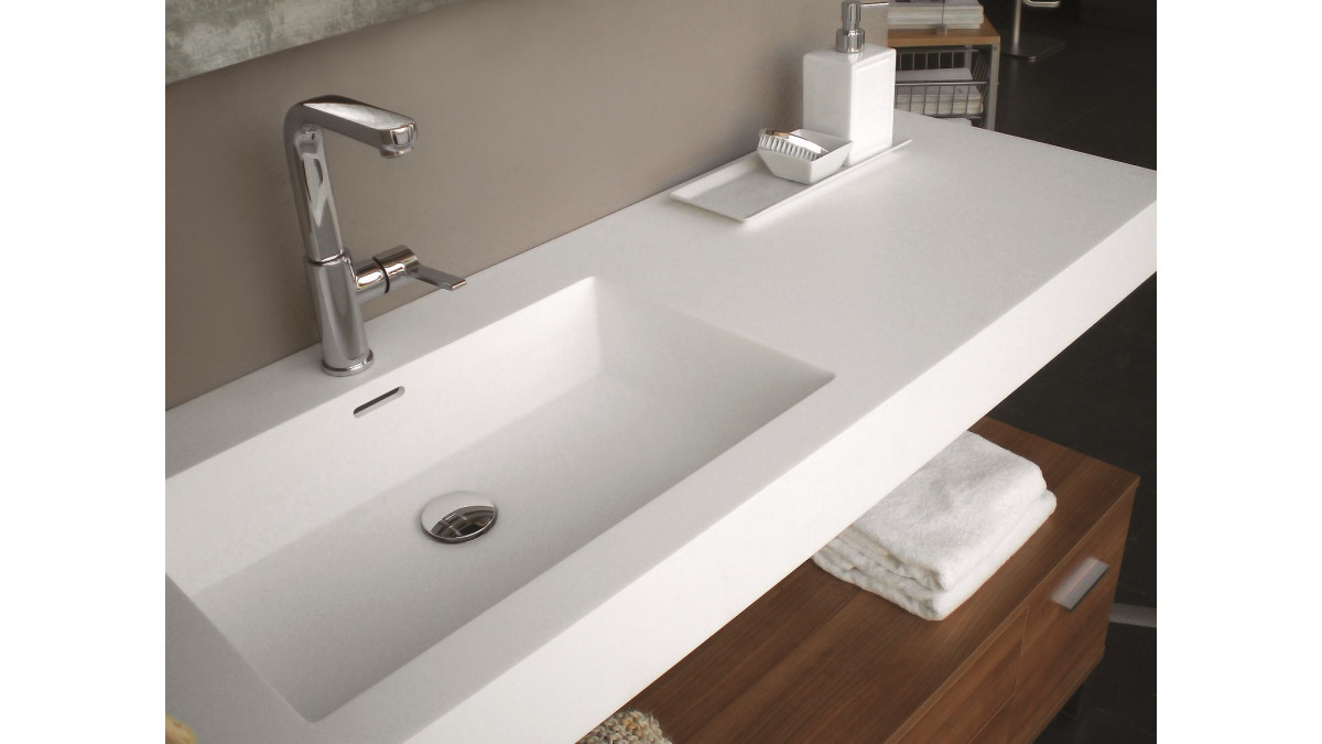 Integrated PURE Corian 4530 basin in Glacier White.