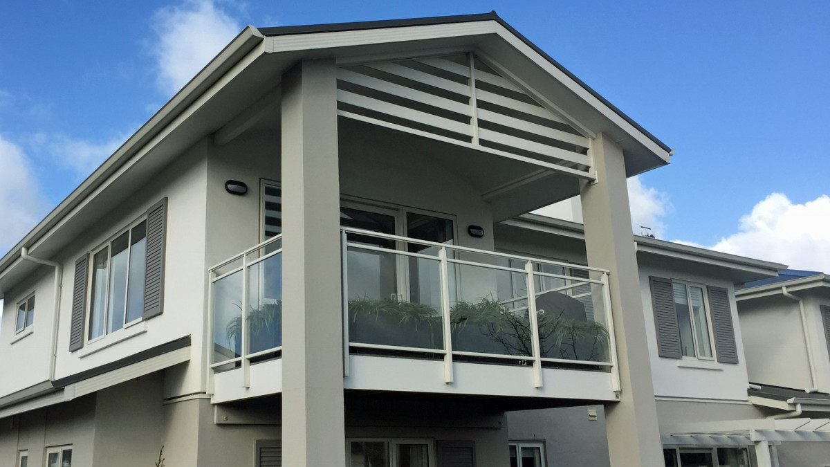 Edge fully framed glass balustrade and Edge slat privacy screens. 