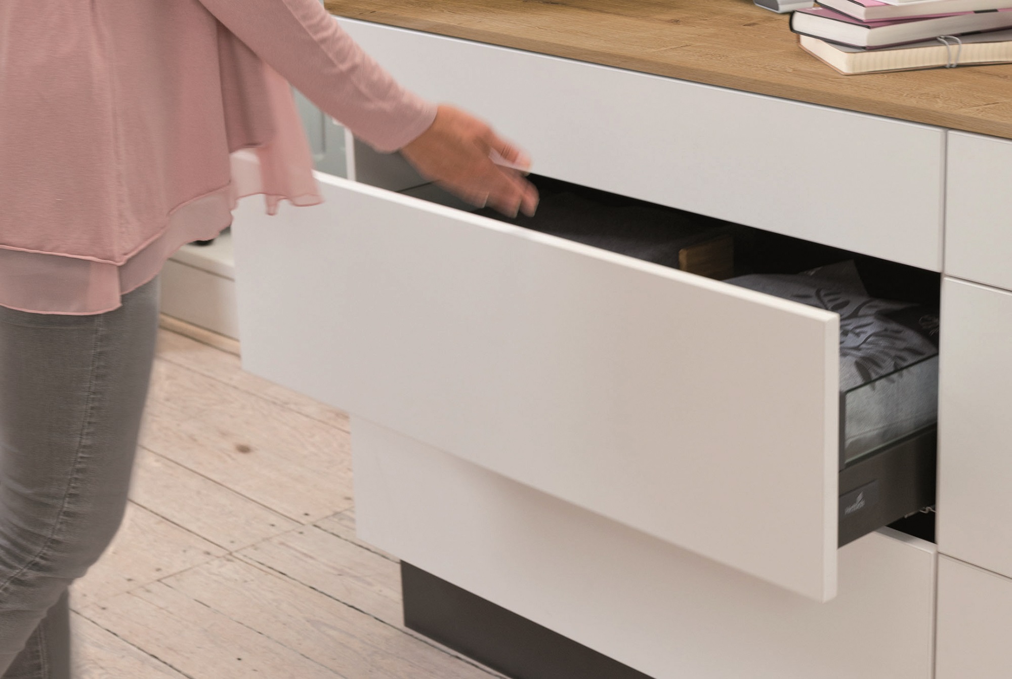 Push to open Silent for drawer systems  With Push to open Silent, drawers  are incredibly easy to open without handles, gently and quietly closing  again from just a slight turn of