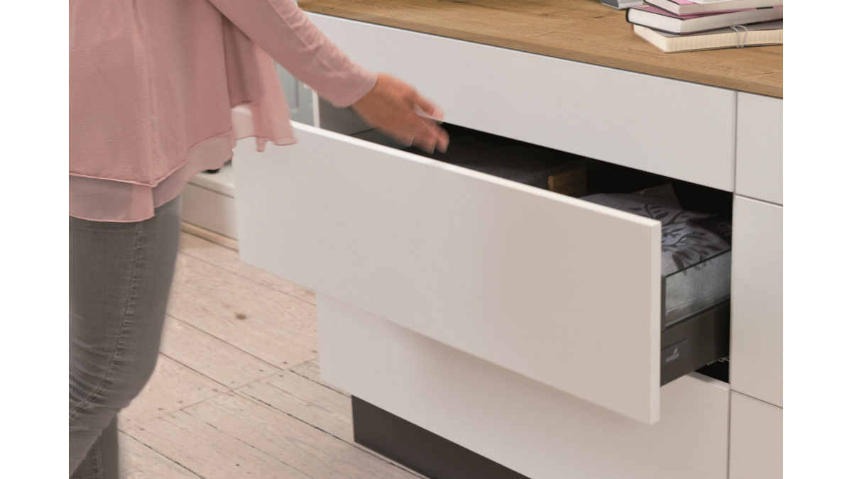 Drawers are incredibly easy to open without handles, gently and quietly closing again from just a slight turn of the wrist.