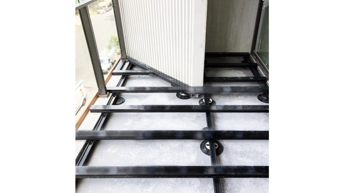 QwickBuild support system cut to length for modular balcony installation.