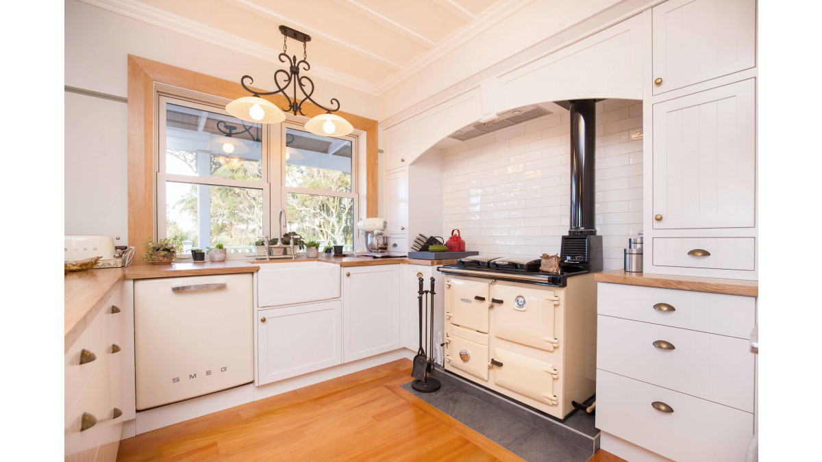  A coal range/wood burner was installed in the home’s kitchen.