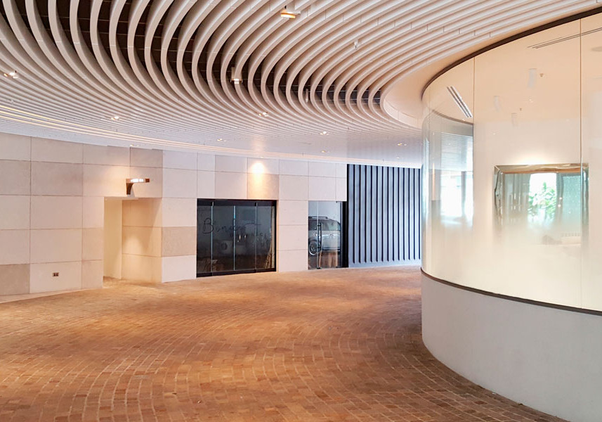 Curved Glass Facade Welcomes Customers to Koda Salon