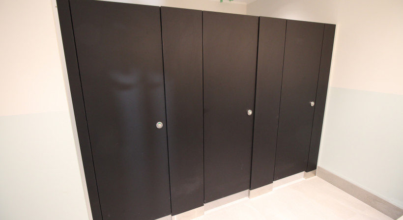 Matt Black Anti-Fingerprint Cubicles Create Sleek Look