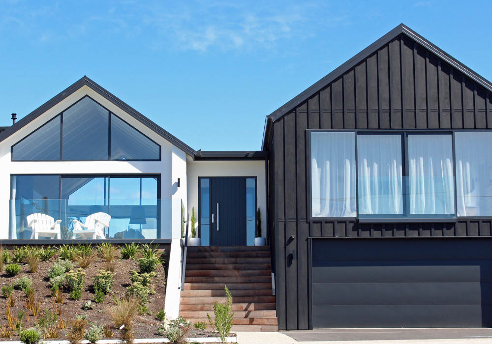 Uninterrupted Views with Fully Frameless Glass Balustrade