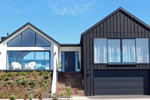 Uninterrupted Views with Fully Frameless Glass Balustrade