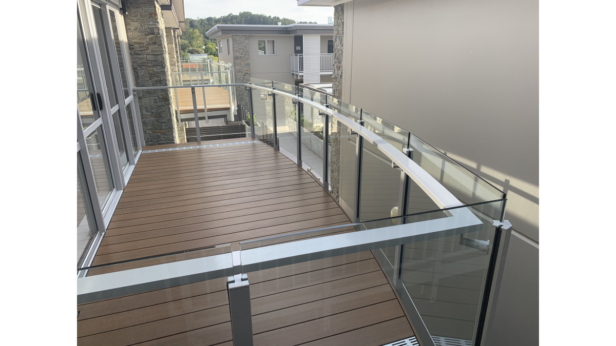 Clearview Offset with Curved Rectangular Handrail.