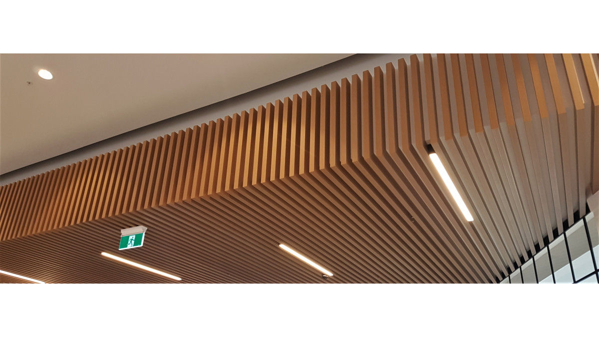 Slatted ceiling with variable spacings.