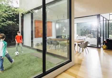 Protect Wood in Interiors from UVA Rays with Laminated Glass