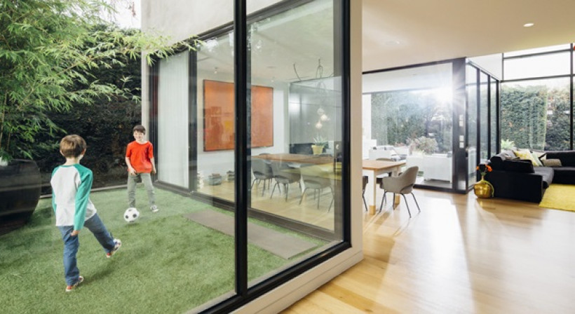 Protect Wood in Interiors from UVA Rays with Laminated Glass