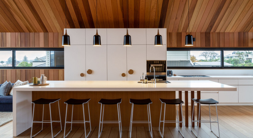 Matt Laminate Ply Creates Striking Contrast in Mount Maunganui Home