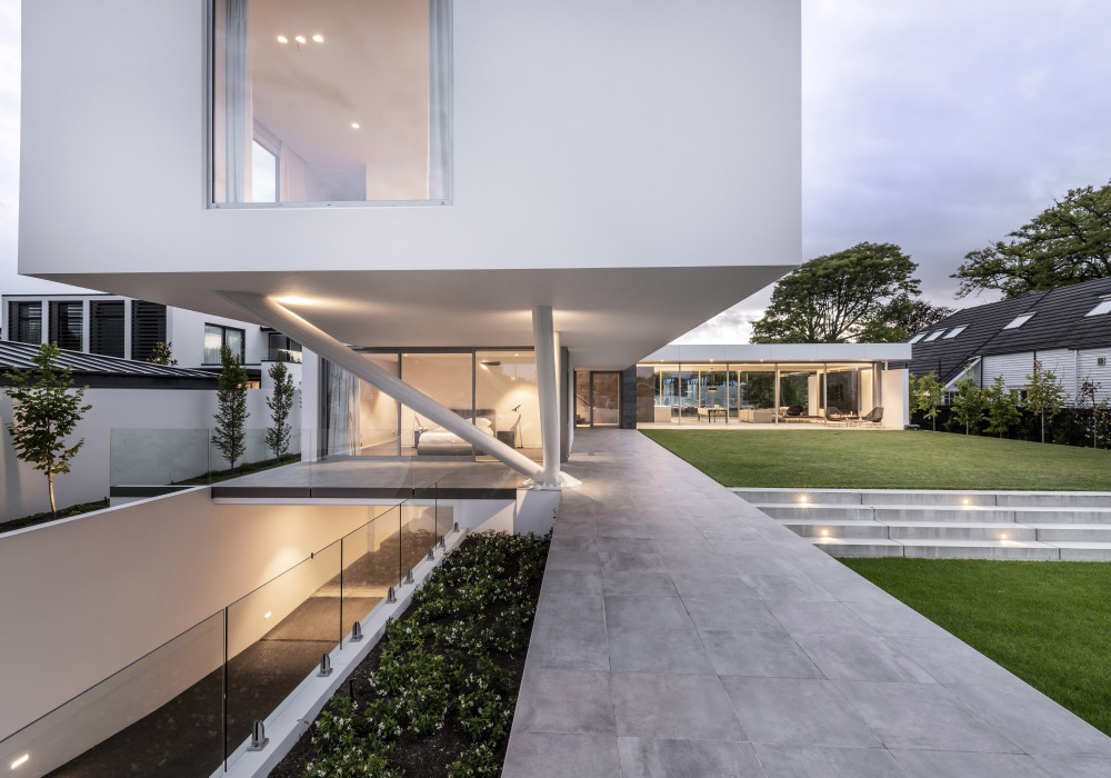 Lightweight Concrete Facade System Brings Smooth Finish to Stunning Home